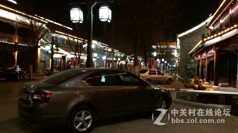 看我HTCE8的夜拍效果--刚才用新的注册名发的，现在改回来(版主见谅)