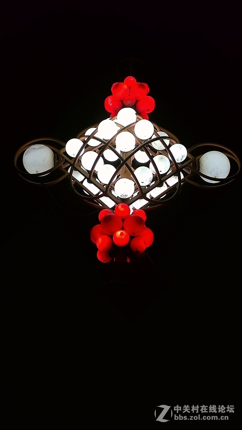 看我HTCE8的夜拍效果--刚才用新的注册名发的，现在改回来(版主见谅)