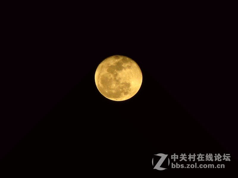 看我HTCE8的夜拍效果--刚才用新的注册名发的，现在改回来(版主见谅)