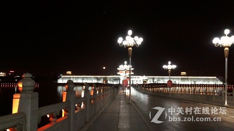 看我HTCE8的夜拍效果--刚才用新的注册名发的，现在改回来(版主见谅)