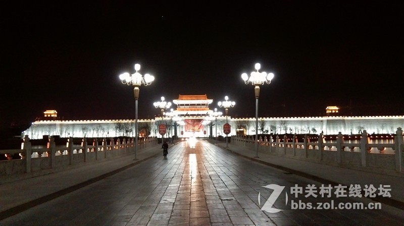 看我HTCE8的夜拍效果--刚才用新的注册名发的，现在改回来(版主见谅)