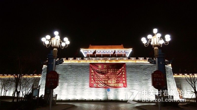 看我HTCE8的夜拍效果--刚才用新的注册名发的，现在改回来(版主见谅)