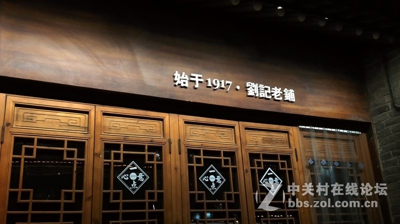 看我HTCE8的夜拍效果--刚才用新的注册名发的，现在改回来(版主见谅)