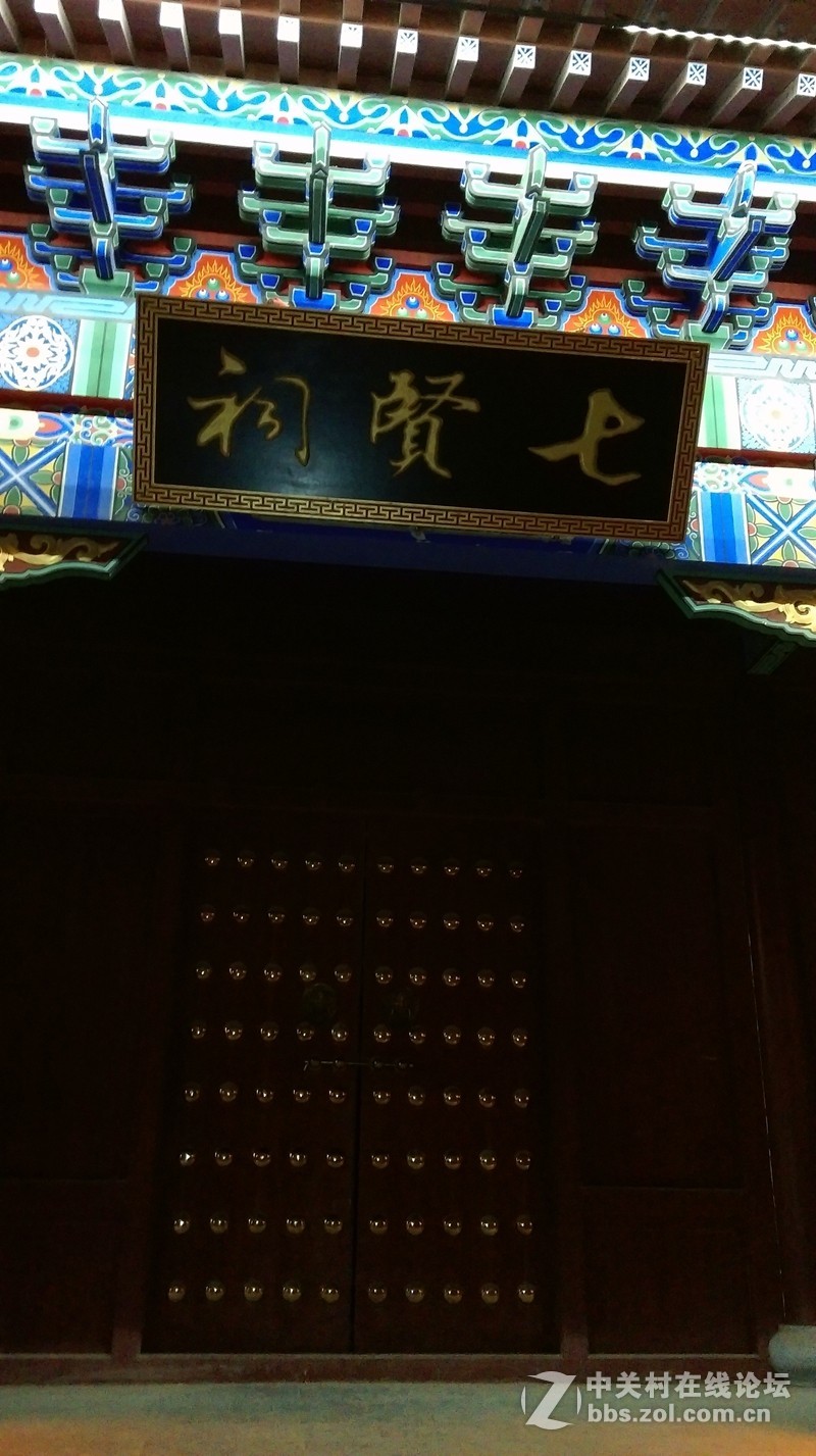 看我HTCE8的夜拍效果--刚才用新的注册名发的，现在改回来(版主见谅)