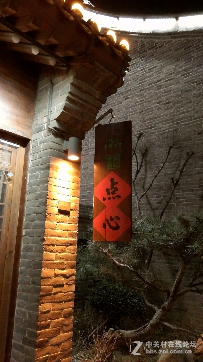 看我HTCE8的夜拍效果--刚才用新的注册名发的，现在改回来(版主见谅)