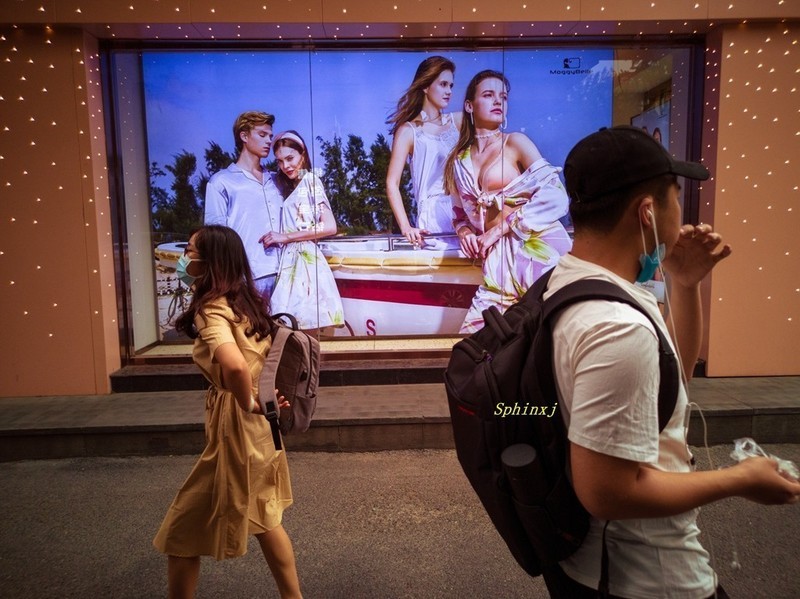 擦肩而过，假期结束了。而我又该拍摄下你们忙碌的身影了。