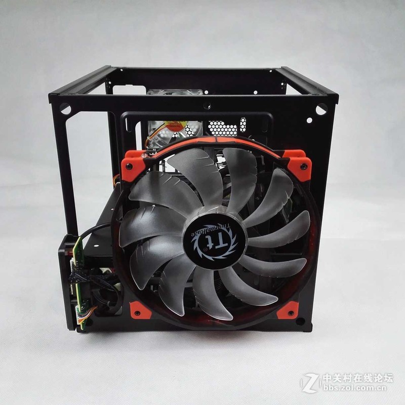 过节给机箱清清灰 秀秀我的Tt V1小钢炮