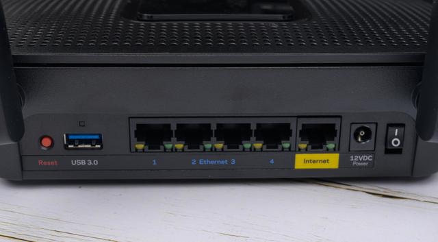 LINKSYS-MR8300路由器能组网能电竞，解决产品过多连接网络的难题