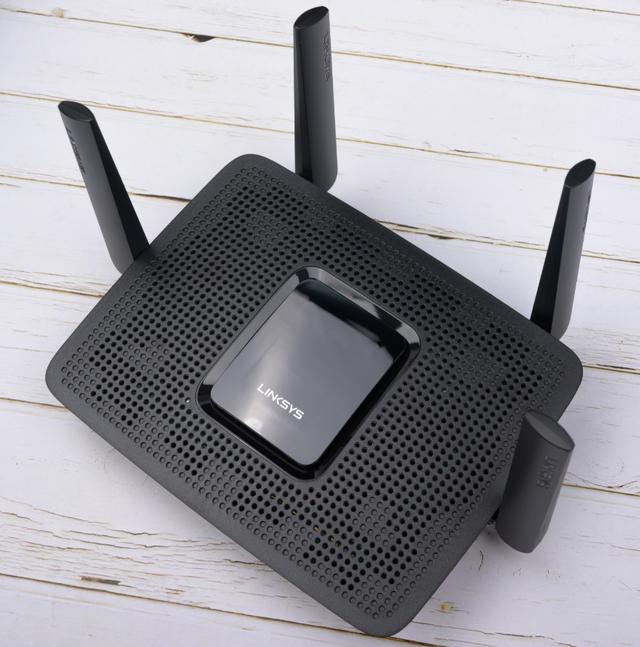 LINKSYS-MR8300路由器能组网能电竞，解决产品过多连接网络的难题