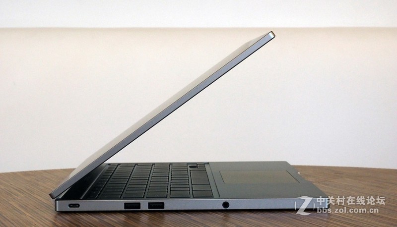 #约稿#Google笔记本真机被曝光，这也学苹果？千年老二学不得！