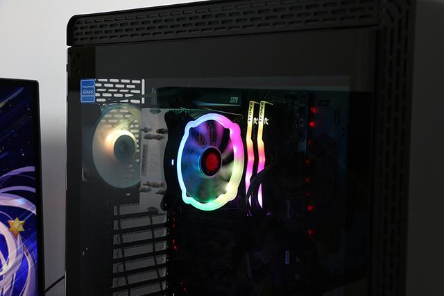 全金属机身设计，钢化侧透内部空间充足，显卡可横竖放置