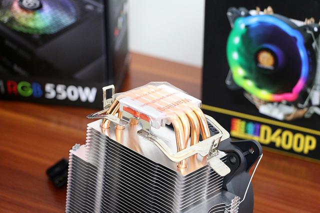 全金属机身设计，钢化侧透内部空间充足，显卡可横竖放置