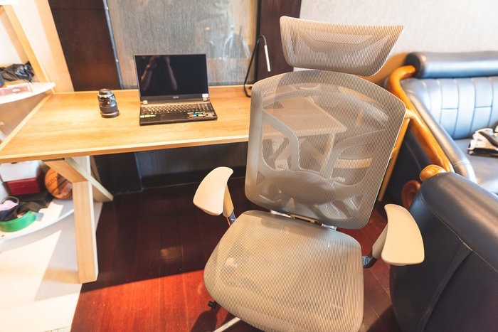 体验感受一把可以滑翔的办公椅