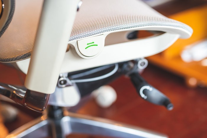 体验感受一把可以滑翔的办公椅