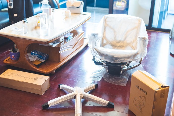 体验感受一把可以滑翔的办公椅