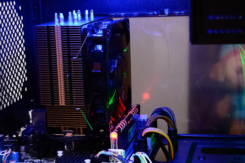 先马碳立方装机好逼格！