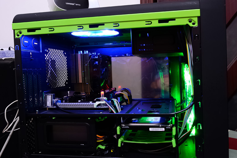 先马碳立方装机好逼格！