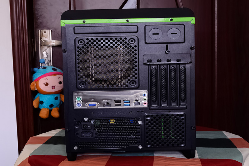 先马碳立方装机好逼格！