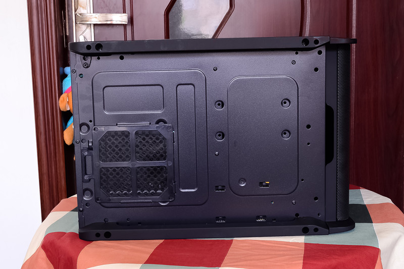 先马碳立方装机好逼格！