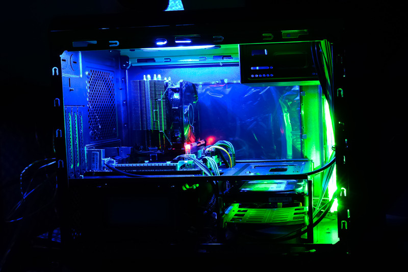 先马碳立方装机好逼格！