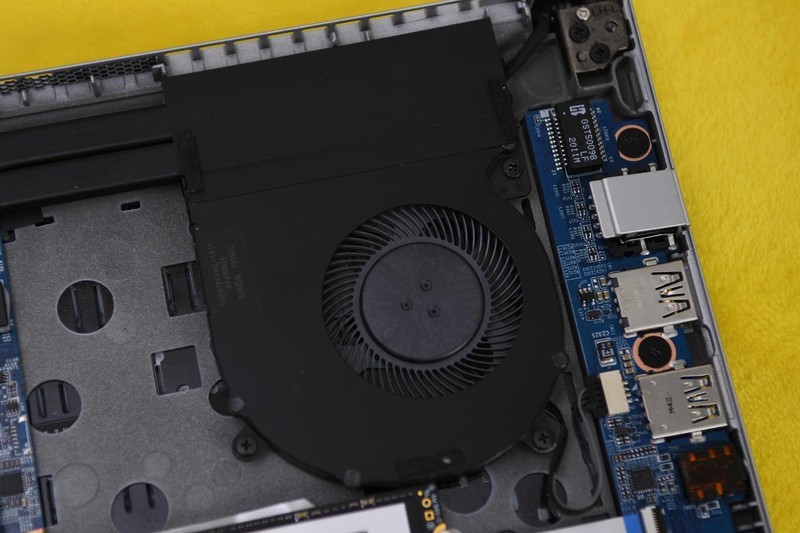 从内到外拆开看，机械革命CODE 01值不值得程序员选购？