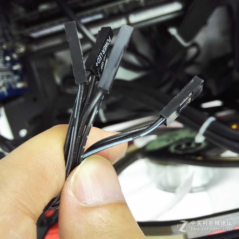 过节给机箱清清灰 秀秀我的Tt V1小钢炮