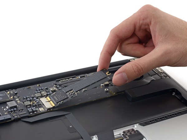 新款13英寸MacBook Air的SSD速度比11英寸MBA快了一倍