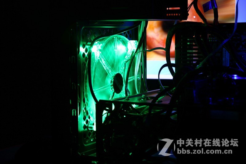 【灯控最爱】GTX960JetStream+碳立方+海魔120=光影魔术手，温度噪音大考验！！