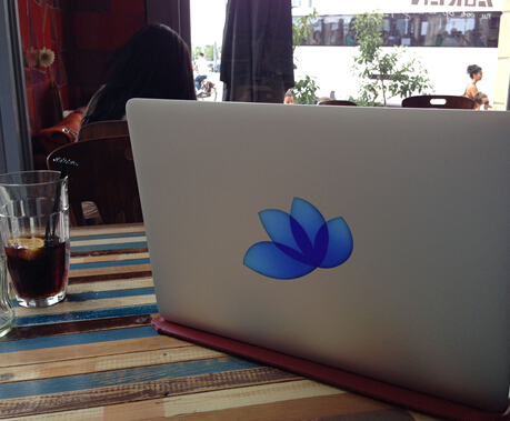 为你的MacBook定制独一无二的发光Logo