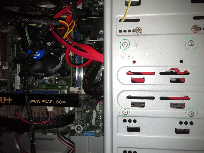 请教下机箱的这种固定栓该怎么拆？