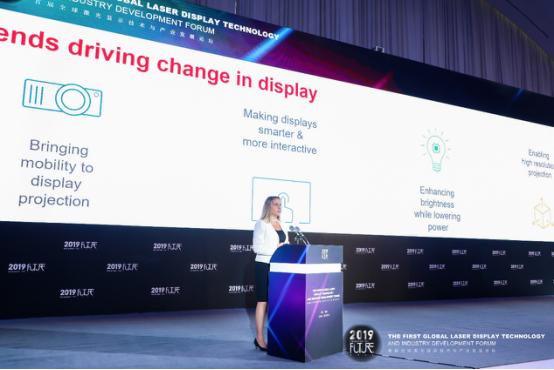 144项数据对比激光电视完胜，护眼效果比纸质书还高