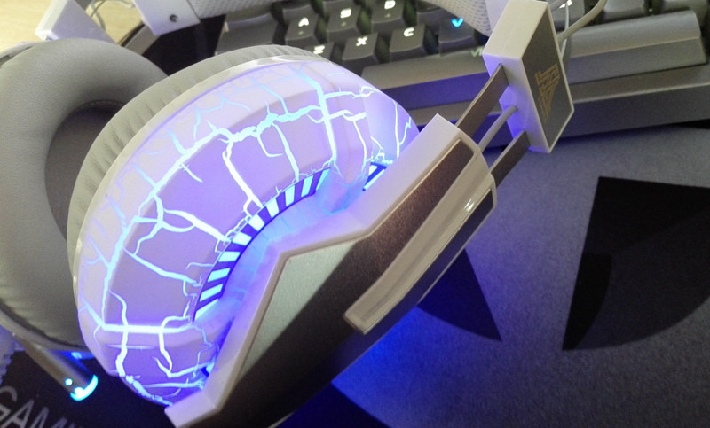 时尚时尚最时尚，闪瞎眼的外设