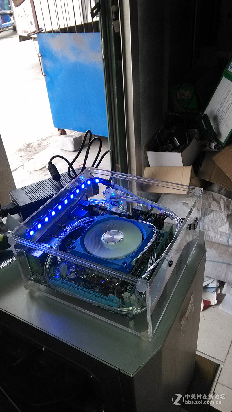 巴掌大有机玻璃小箱简单改造HTPC简介