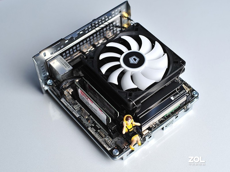 小空间PC桌面方案的终章：入手M9PeGn插满存储接口，顺便晒晒mini桌面环境