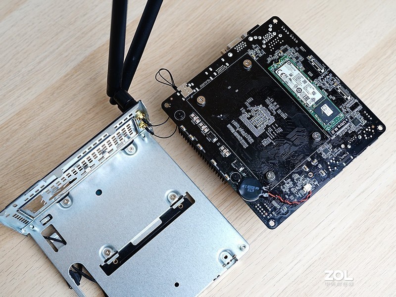 小空间PC桌面方案的终章：入手M9PeGn插满存储接口，顺便晒晒mini桌面环境