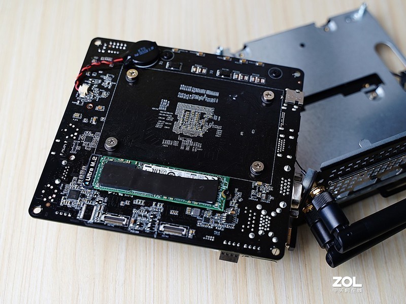 小空间PC桌面方案的终章：入手M9PeGn插满存储接口，顺便晒晒mini桌面环境