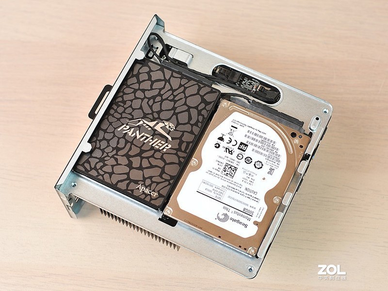 小空间PC桌面方案的终章：入手M9PeGn插满存储接口，顺便晒晒mini桌面环境