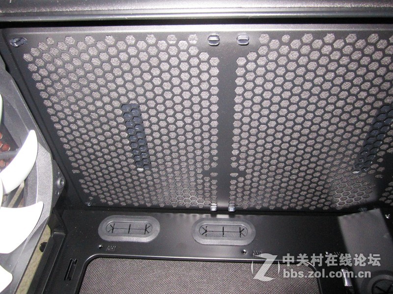 北欧古典设计美学与电脑机箱的完美融合——Fractal Design Define R5解析[原创]