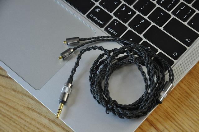 999元“山寨”谢兰图、IE800S，极小众耳塞小吉安娜鉴赏