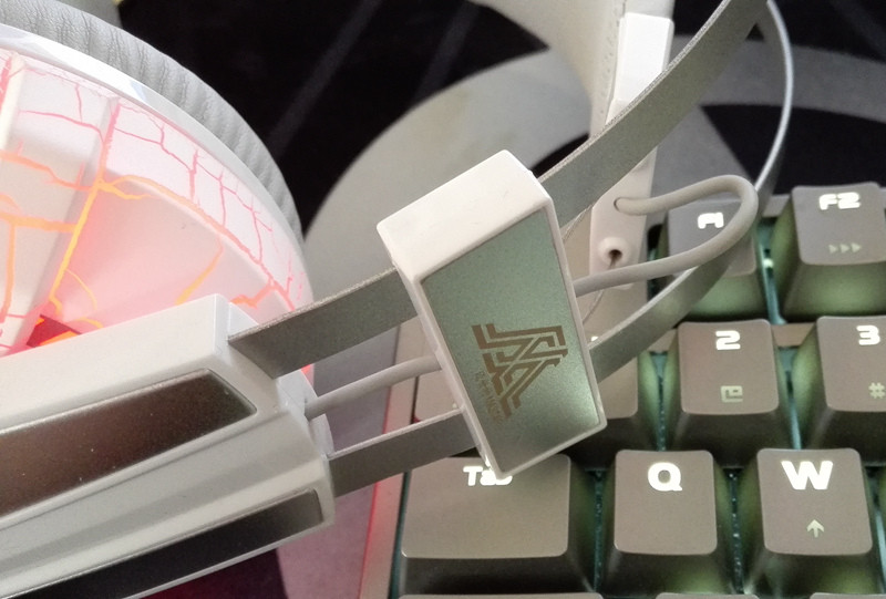 时尚时尚最时尚，闪瞎眼的外设