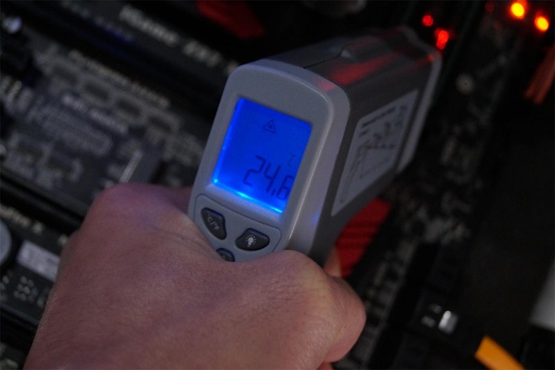 亮瞎眼了一秒变骇客神条！穿了马甲还是逃不过撸大湿的检测啊！