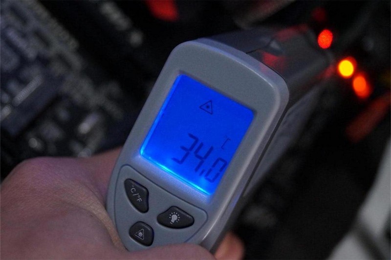 亮瞎眼了一秒变骇客神条！穿了马甲还是逃不过撸大湿的检测啊！