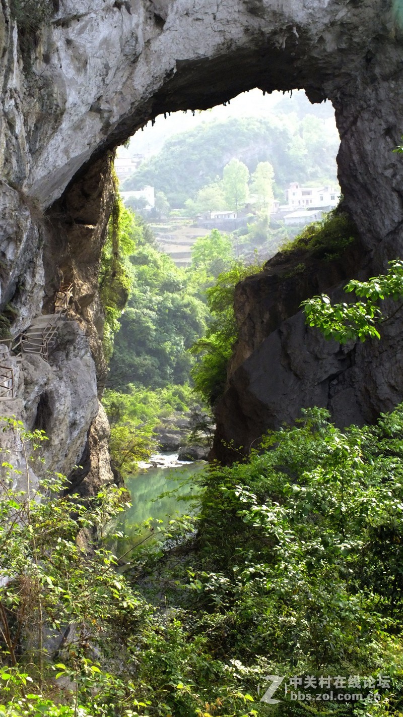 娄山之春缅怀先烈战斗遗址