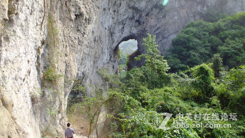娄山之春缅怀先烈战斗遗址