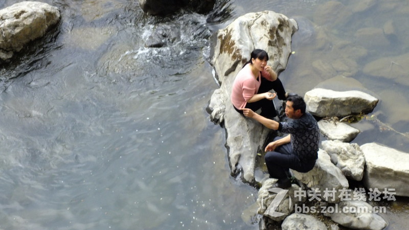 娄山之春缅怀先烈战斗遗址