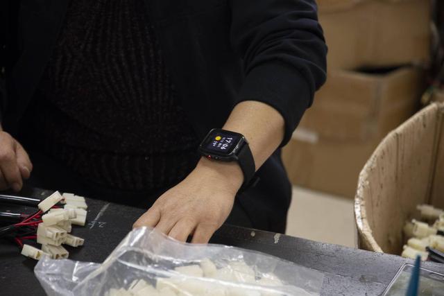 一键SOS呼叫，实时监测心率血压，360健康手表上手体验