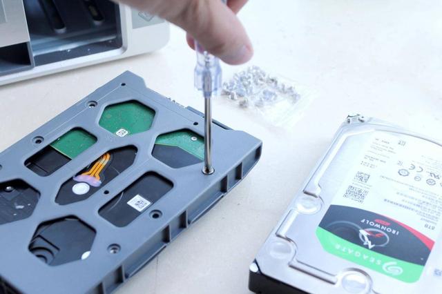 何必折腾黑群晖，铁威马NAS功能更丰富！