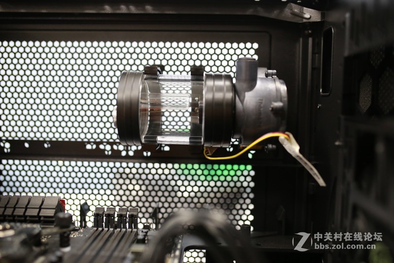 小机箱能大做文章，Tt V21安装水冷系统！~