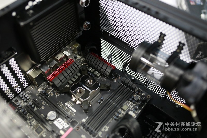 小机箱能大做文章，Tt V21安装水冷系统！~