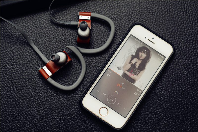 无损音乐的黄金搭档，八头牛蓝牙耳机手环播放组合体验